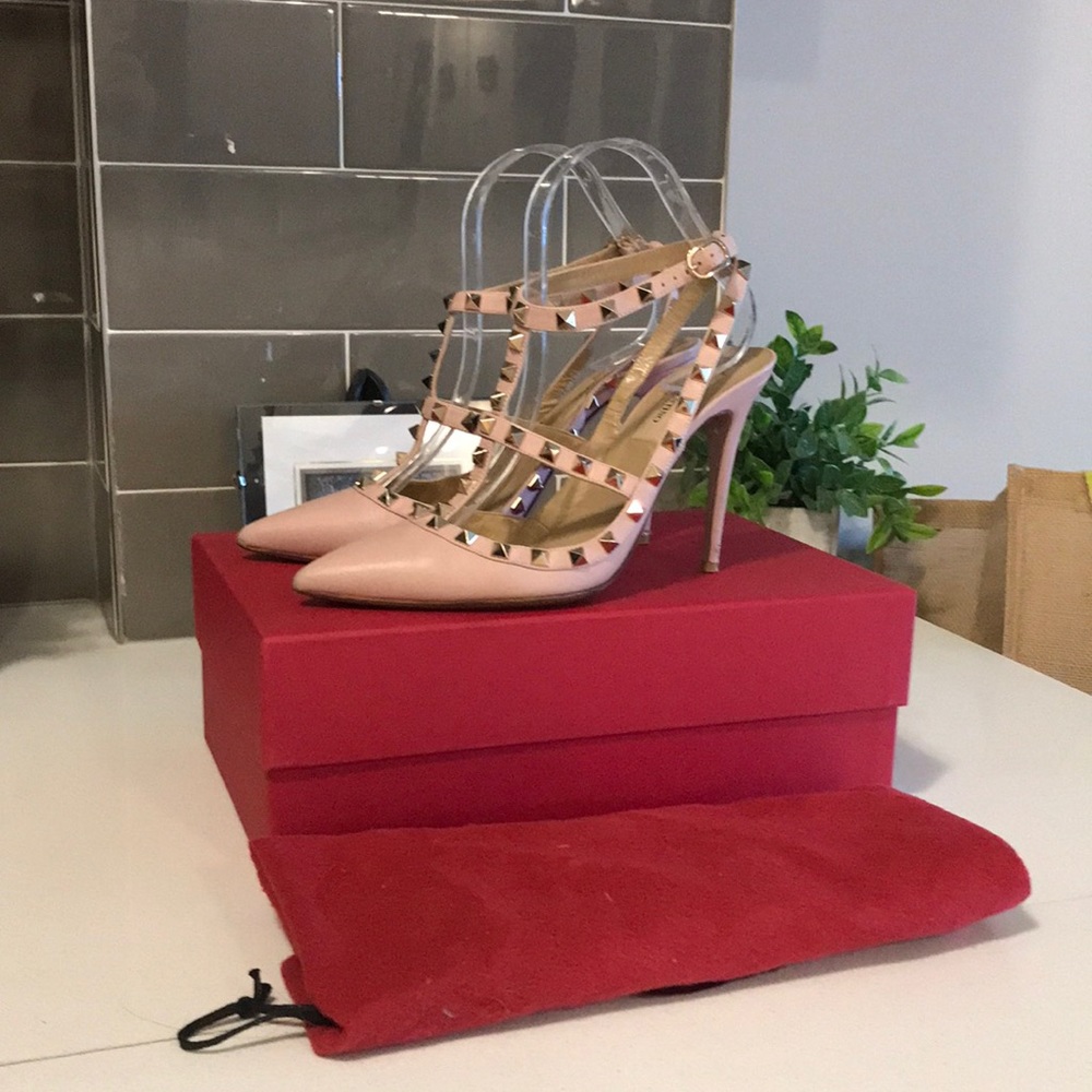🚀 - Valentino rockstud heels matte pink - size 38.5 (8.5-8) - as is heels ***